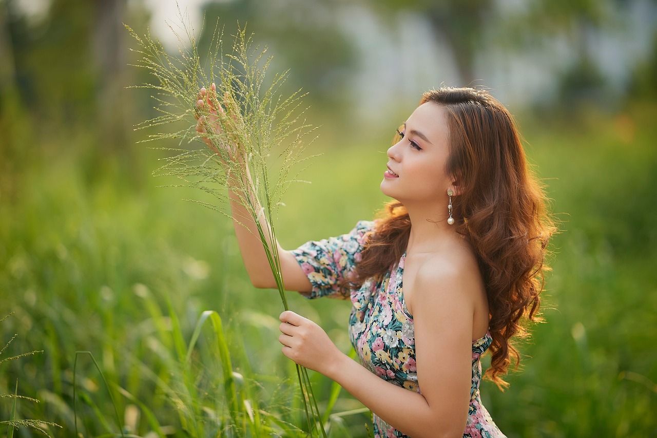 https://cdn.pixabay.com/photo/2022/05/22/16/33/model-7213835_1280.jpg