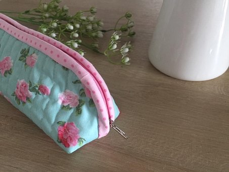 Free Necessaire Handbag photo and picture