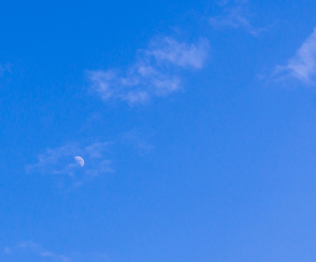 Maan, Lucht, Wolken, Blauwe Lucht