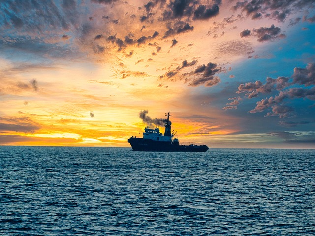 Free Sea Boat photo and picture