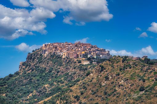 Aldeia De Montanha, Cidade De Montanha