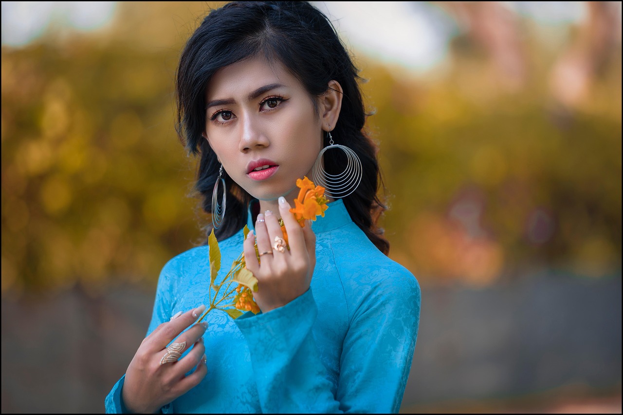 https://cdn.pixabay.com/photo/2022/06/21/03/55/woman-7275019_1280.jpg