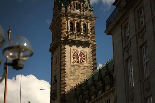Hamburg, Rathaus, Historische Gebäude