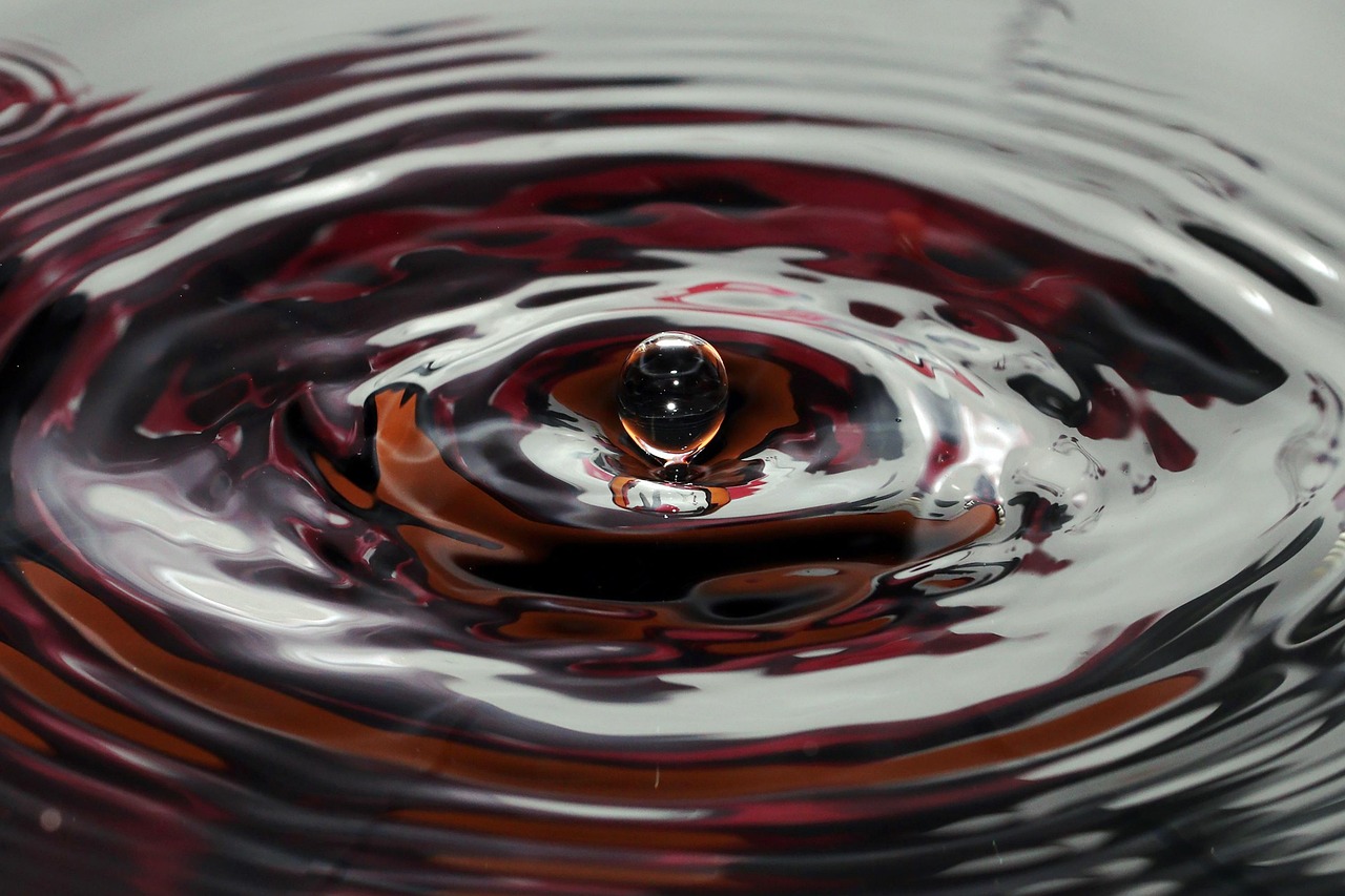 https://cdn.pixabay.com/photo/2022/07/03/05/22/water-7298452_1280.jpg