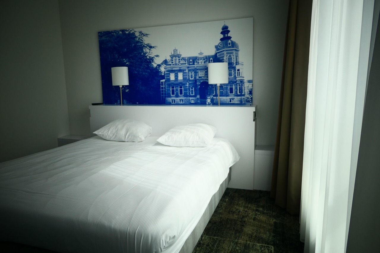 Free Hotel Room Hotel photo and picture