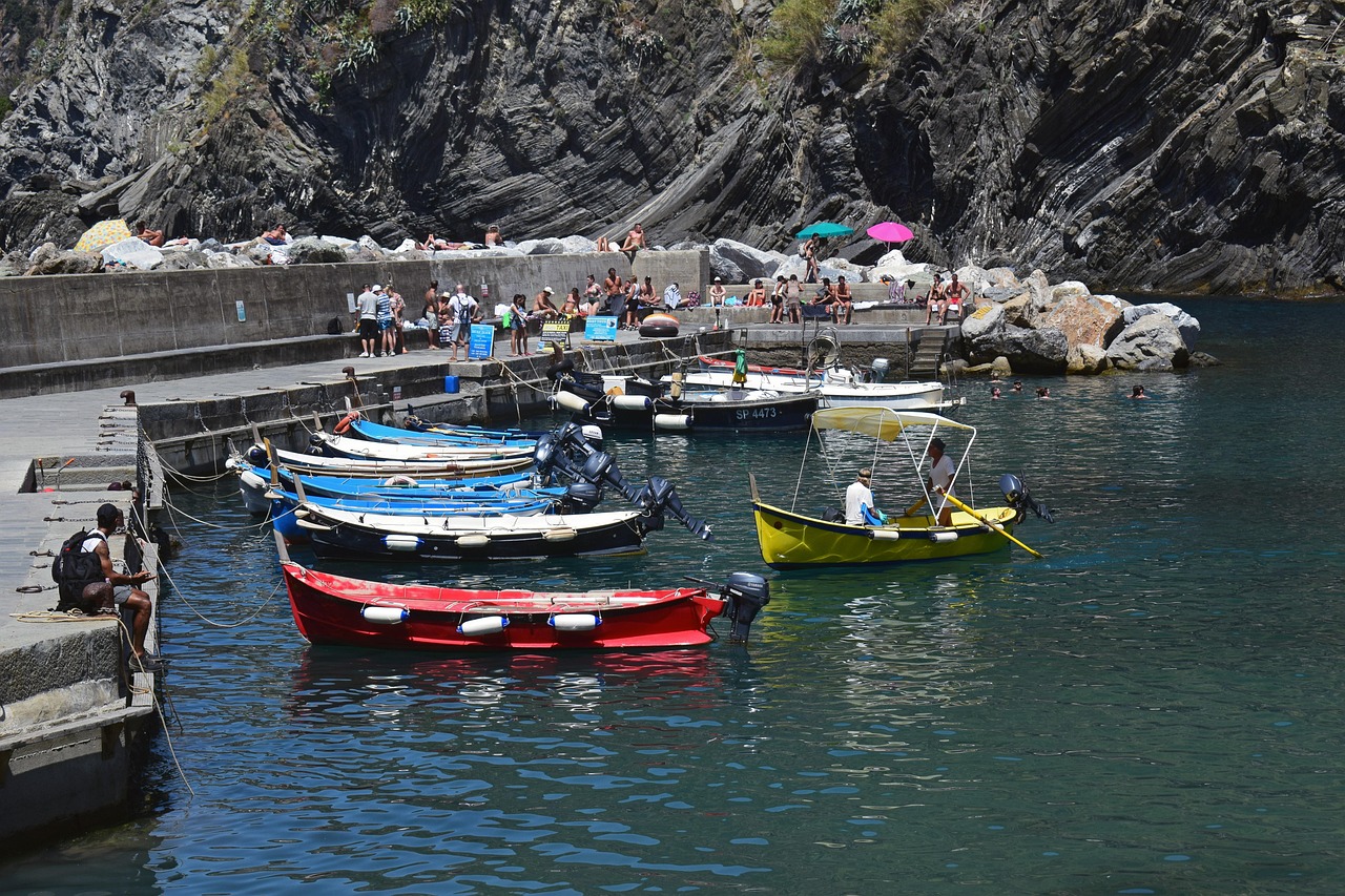 https://cdn.pixabay.com/photo/2022/07/22/20/03/boats-7338893_1280.jpg