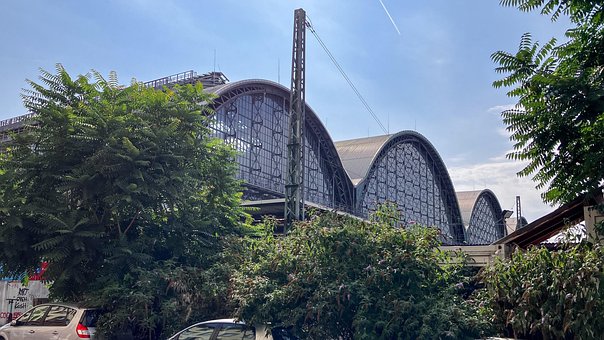 Free Frankfurt Central Station photo and picture