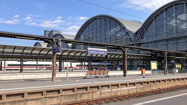 Free Frankfurt Central Station photo and picture