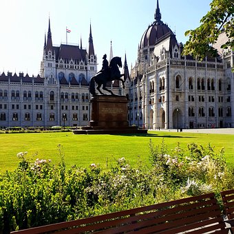 Free Building Budapest photo and picture