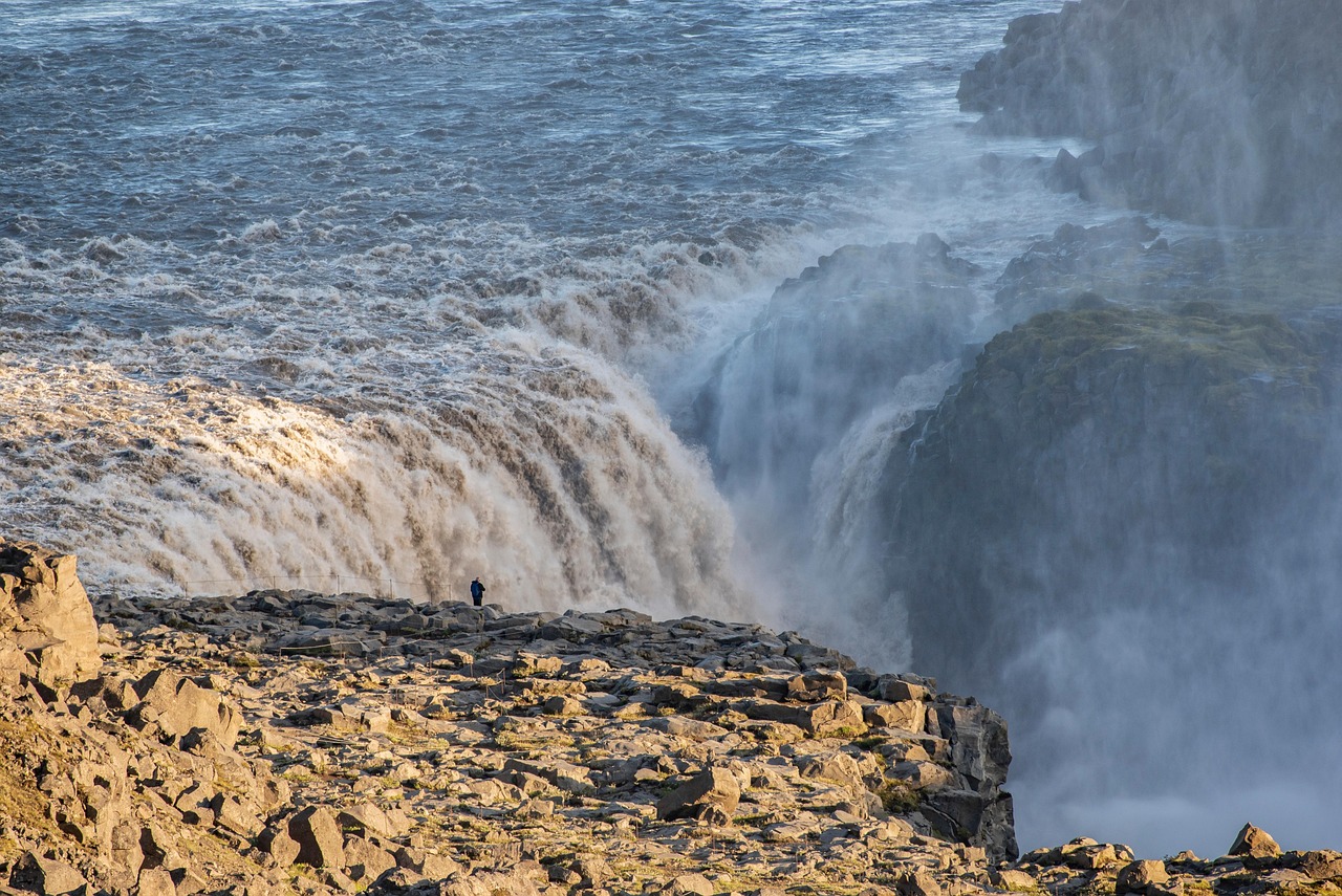Waterfall - free online jigsaw puzzle photo