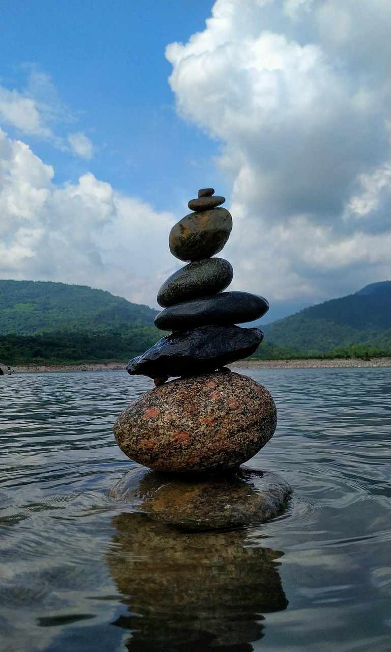 Download free HD stock image of Stone Stacks Cairn Free Stone Stacks Cairn photo and picture