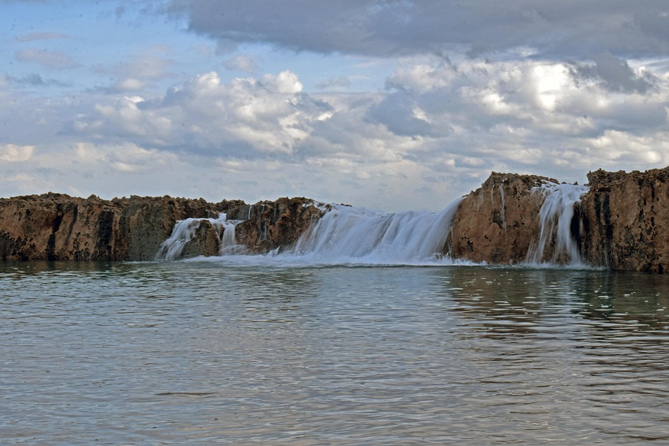 rocky-coast-7364270_960_720.jpg
