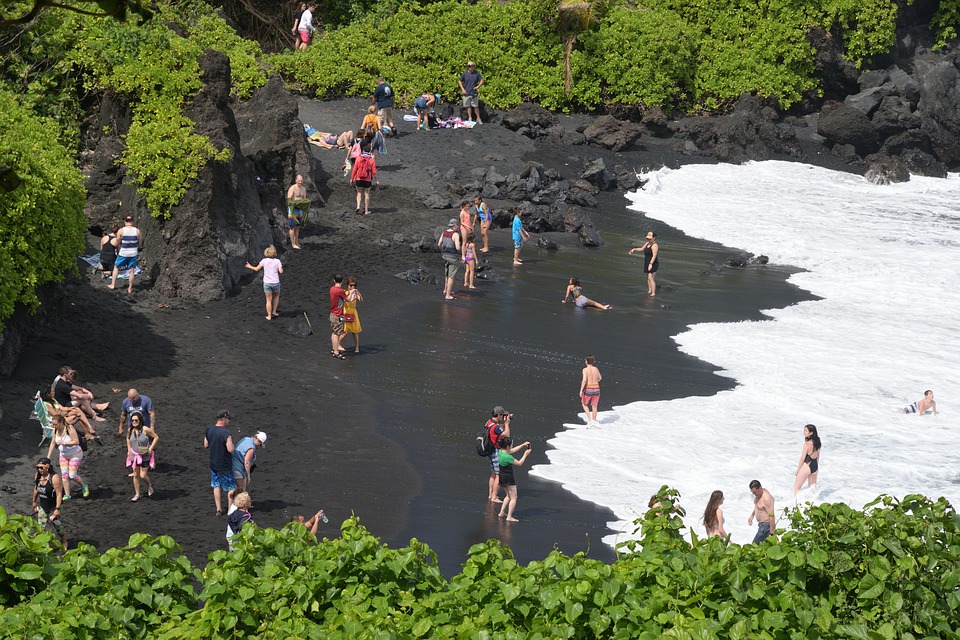 Free Black Sand Beach Pa'Iloa Beach photo and picture