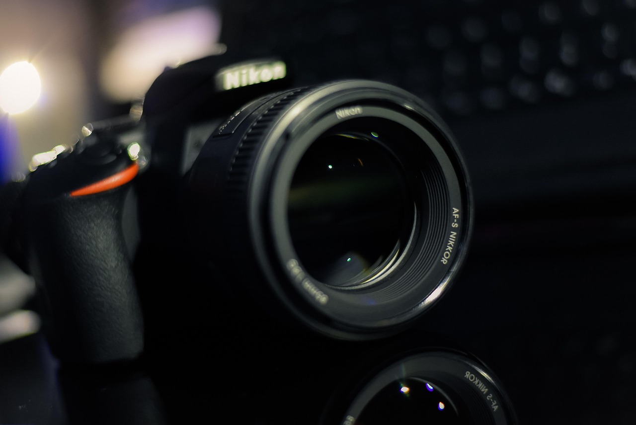 Appareil Photo Nikon Avec Objectif - Pour Pièces Ou Réparation - Défaut