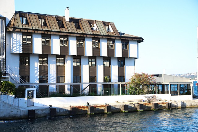 Free Sea House photo and picture