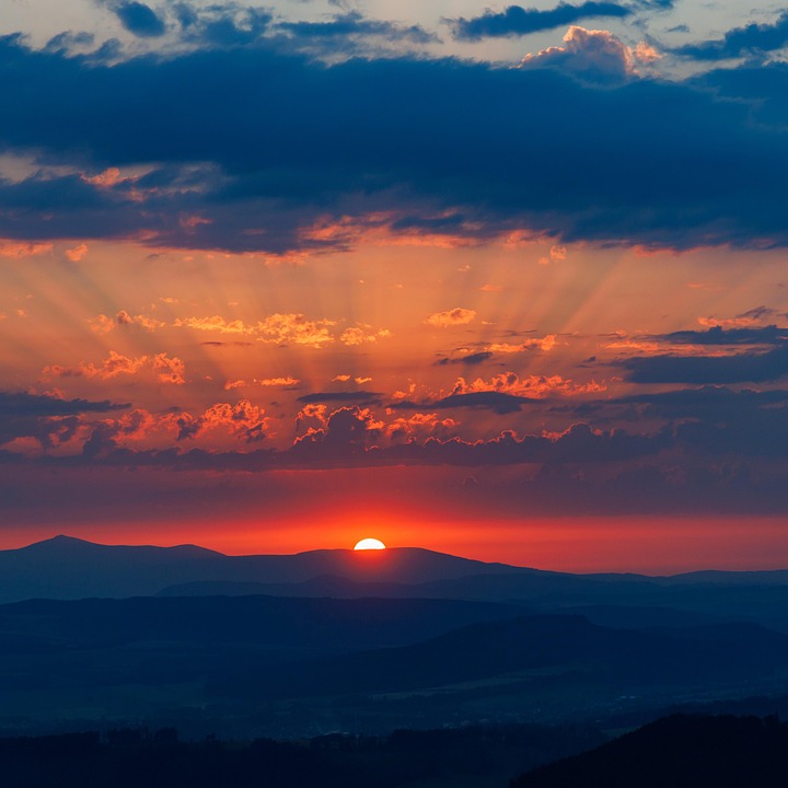 sunset-7381435_960_720.jpg