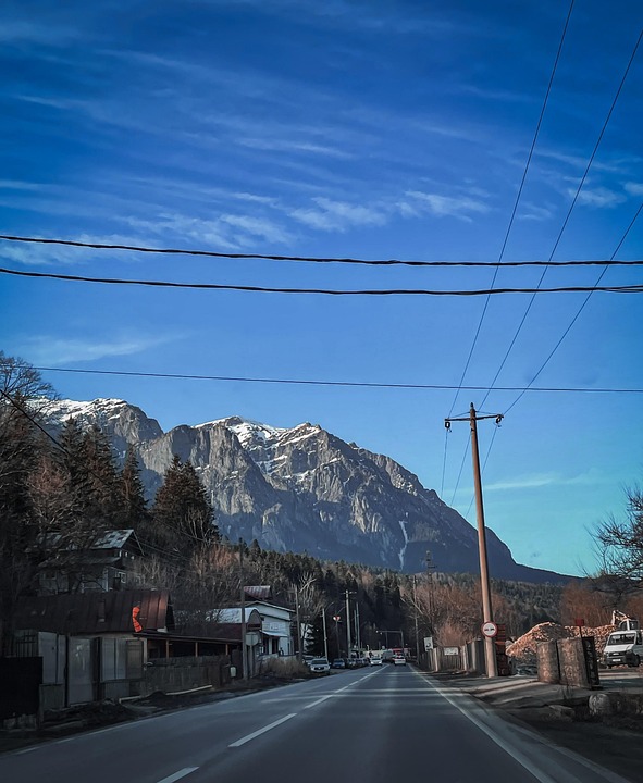 mountains-7382454_960_720.jpg