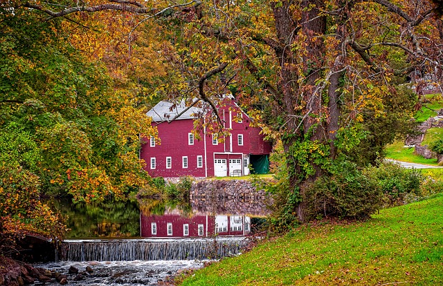 Scheune, Herbst, Wald, Fluss, Wasserfall