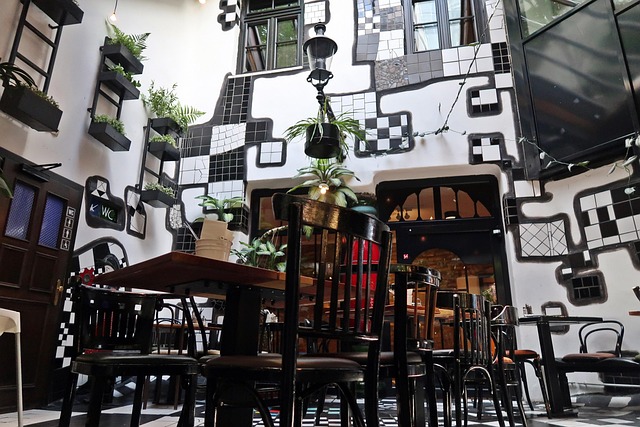 Hundertwasser, Architectuur, Gebouw