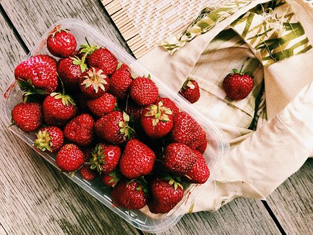 Free Strawberries Fruits photo and picture