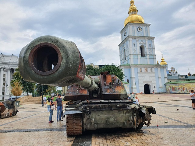 Free Mykhailivska Square Kyiv photo and picture