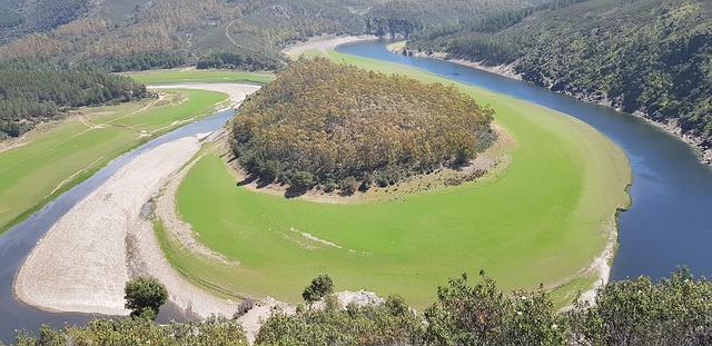 Free Melero Meander River photo and picture