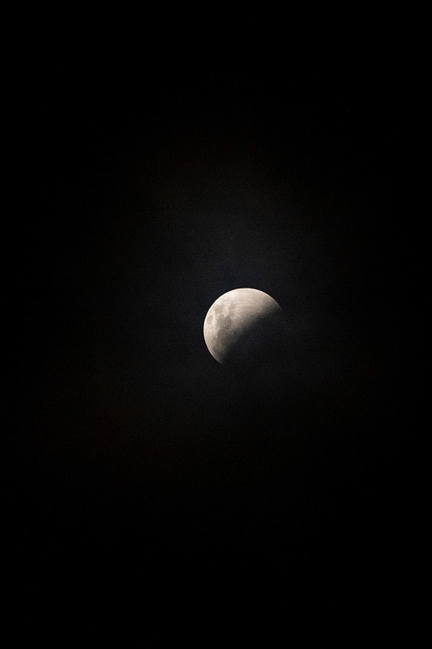 luna-creciente-cuarto-foto-gratis-en-pixabay