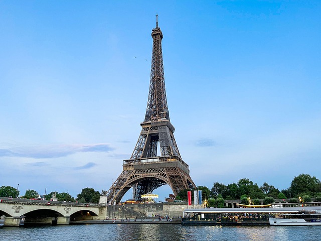 Free Eiffel Tower Boat Trip photo and picture
