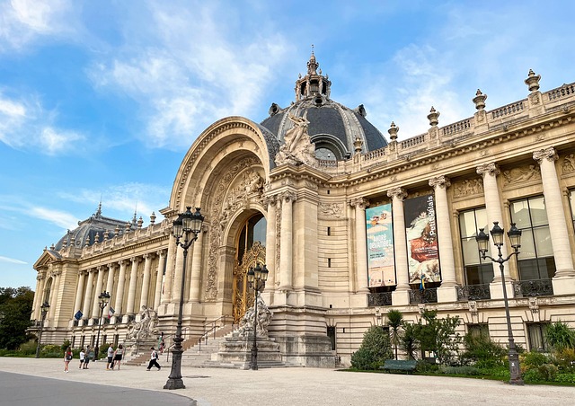 Free Palace Building photo and picture