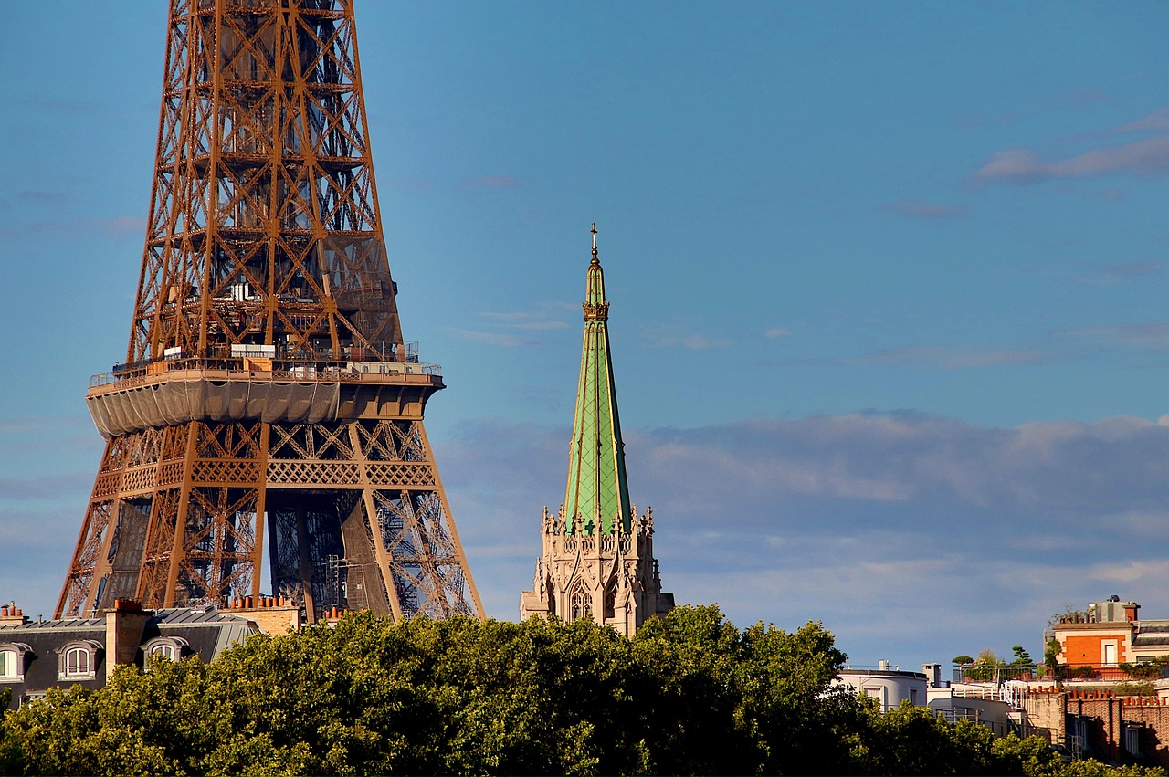 Eiffel Tower - free online jigsaw puzzle photo