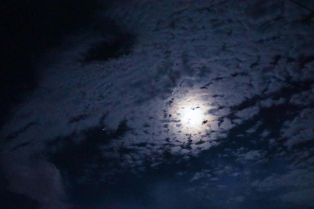 午夜 月亮 多云的天空 - Pixabay上的免费照片 - Pixabay