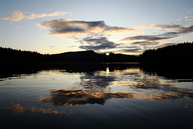 Free Mohun Lake Sunset photo and picture