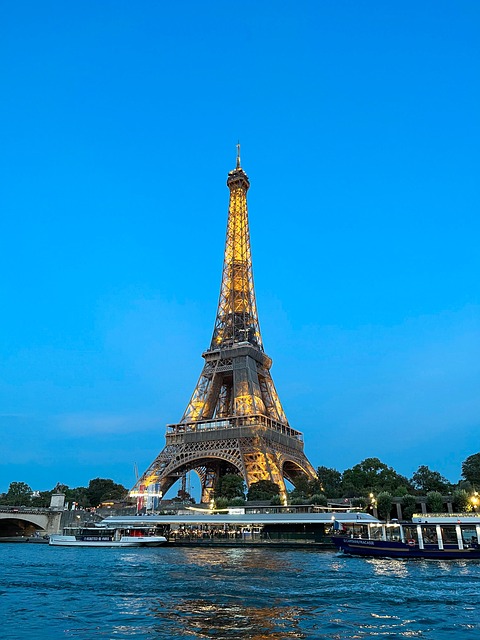 Free Eiffel Tower Paris photo and picture