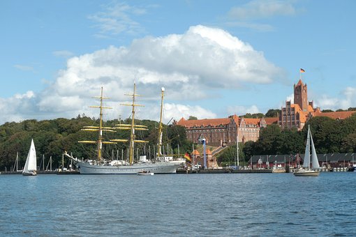 Free Sailing Ships Port photo and picture