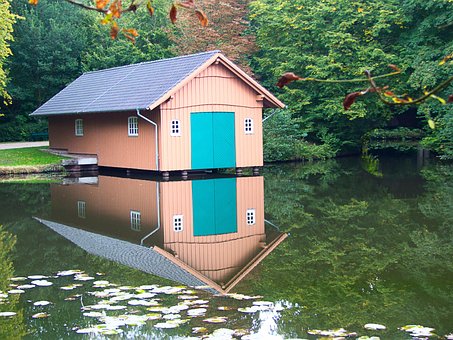 Free Boathouse Lake photo and picture