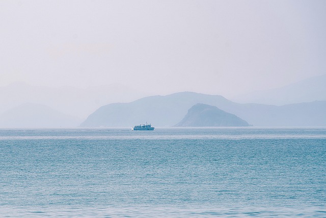 Sea, mountain, ocean and scenery — photo by r-q