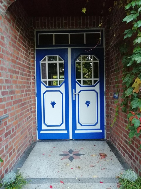 Free House Entrance Holstein photo and picture