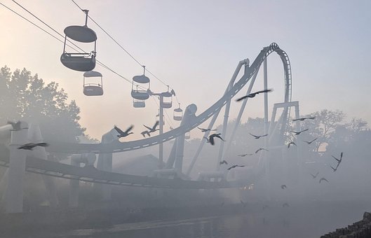 Achterbahn, Nebel, Gänse, Dämmerung