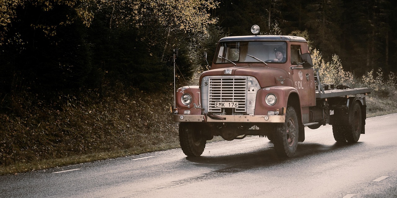 Old Truck - free online jigsaw puzzle photo