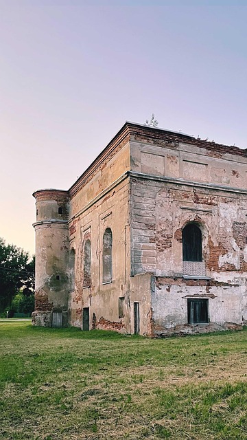 Free Ruins Building photo and picture