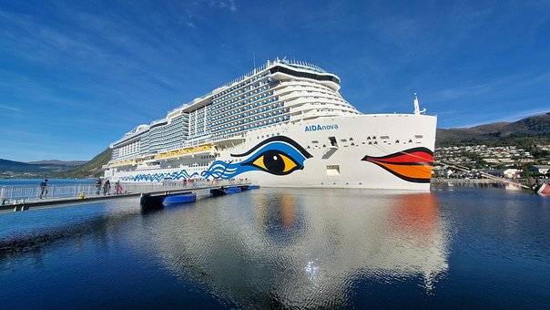 Kreuzfahrtschiff, Schiff