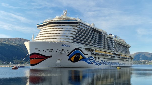 Kreuzfahrtschiff, Schiff