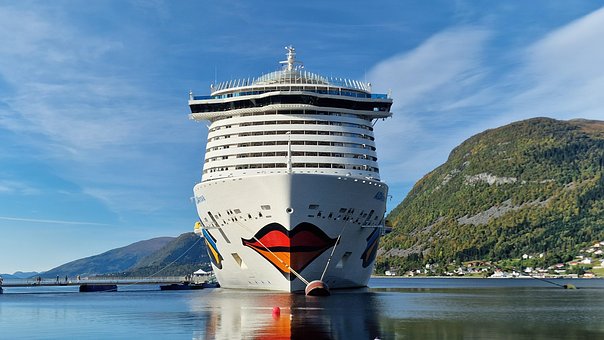 Kreuzfahrtschiff, Schiff