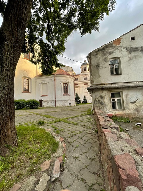 Free Shabby Building photo and picture