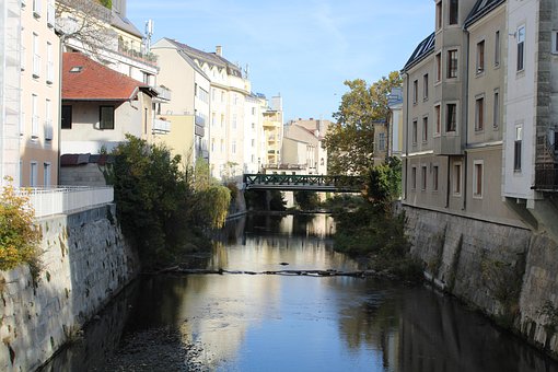 Bañarse, Austria, Ciudad, Arquitectura