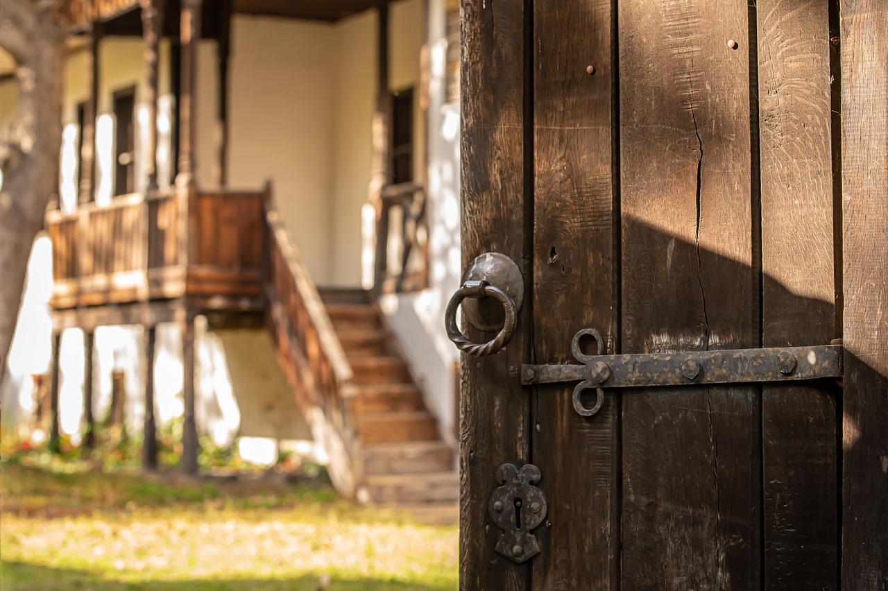 Old House - free online jigsaw puzzle photo