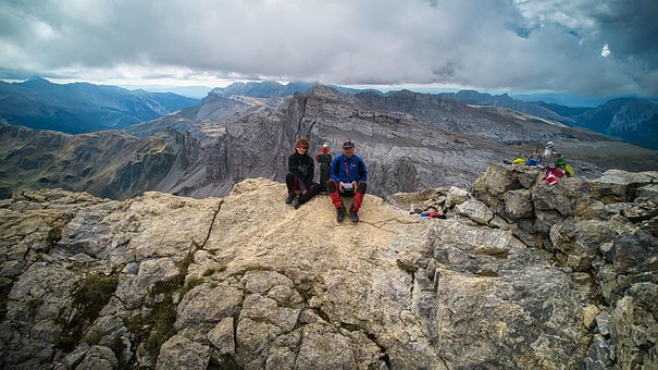 Pirinei, Excursioniști, Munţi