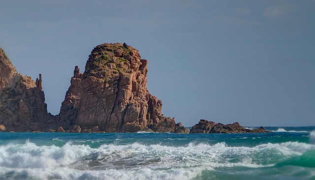 Free Rocks Beach photo and picture