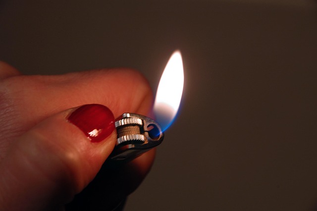 Feuerzeug, Feuer, Hand