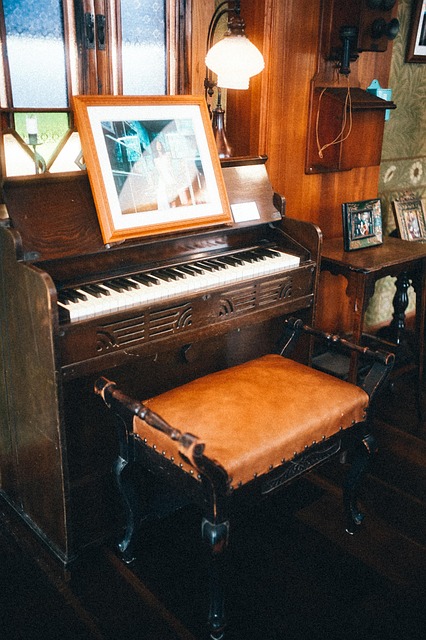 Free Piano Chair photo and picture